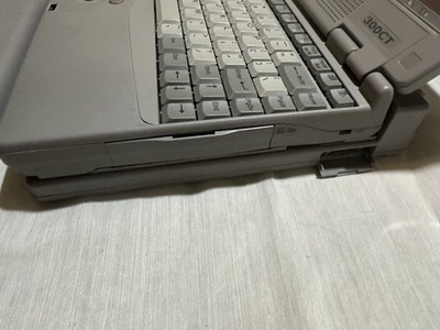 Toshiba Portege 300CT 32mb Ram 8gb HDD 133Mhz Docking Station CD