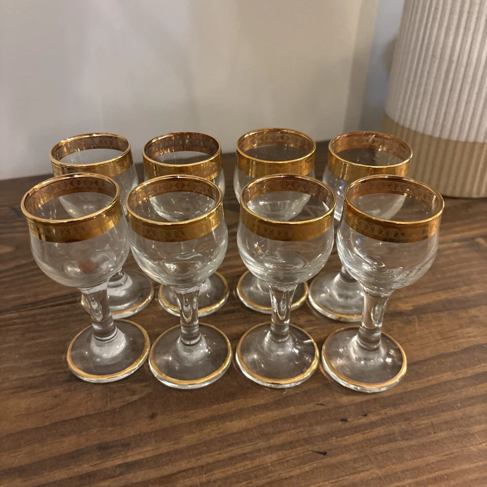 8 vasos de licor cordial transparente vintage con detalles dorados hechos en Italia usados en excelente estado MCM Foto 4 de 4
