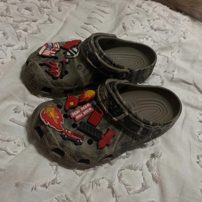 Crocs Gray Firefighter Clog Sandals Men s US 5 Rubber Slip-On Adjustable Strap