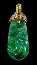Vintage Signed S. M. Sadler 18K Gold And Diamond Spinach Jade Stone Pendant 750