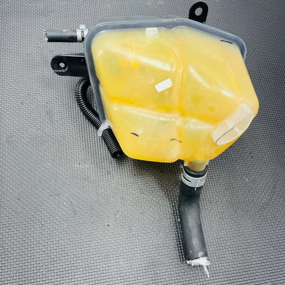 Оригинальный переливной бак бака охлаждающей жидкости двигателя 08–14 Cadillac CTS 15267707 - Изображение 4 из 4