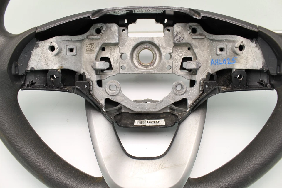 2018-2021 HYUNDAI KONA LEFT STEERING WHEEL W/O CRUISE SWITCH OEM, 56130-J9000 - Image 2 of 4