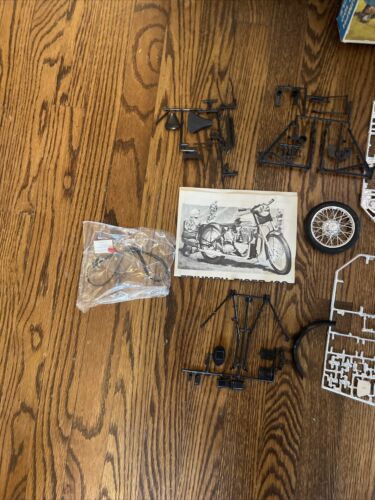 Revell H-1230 Triumph Tiger 100 Motorrad Maßstab 1:8 komplett ansehen - Bild 4 von 8