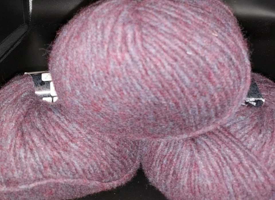 3 SKEINS/BALLS OF (DISCONTINUED) LANA GROSSA YARN - COLOR #06 RED/PURPLE - Image 4 of 4