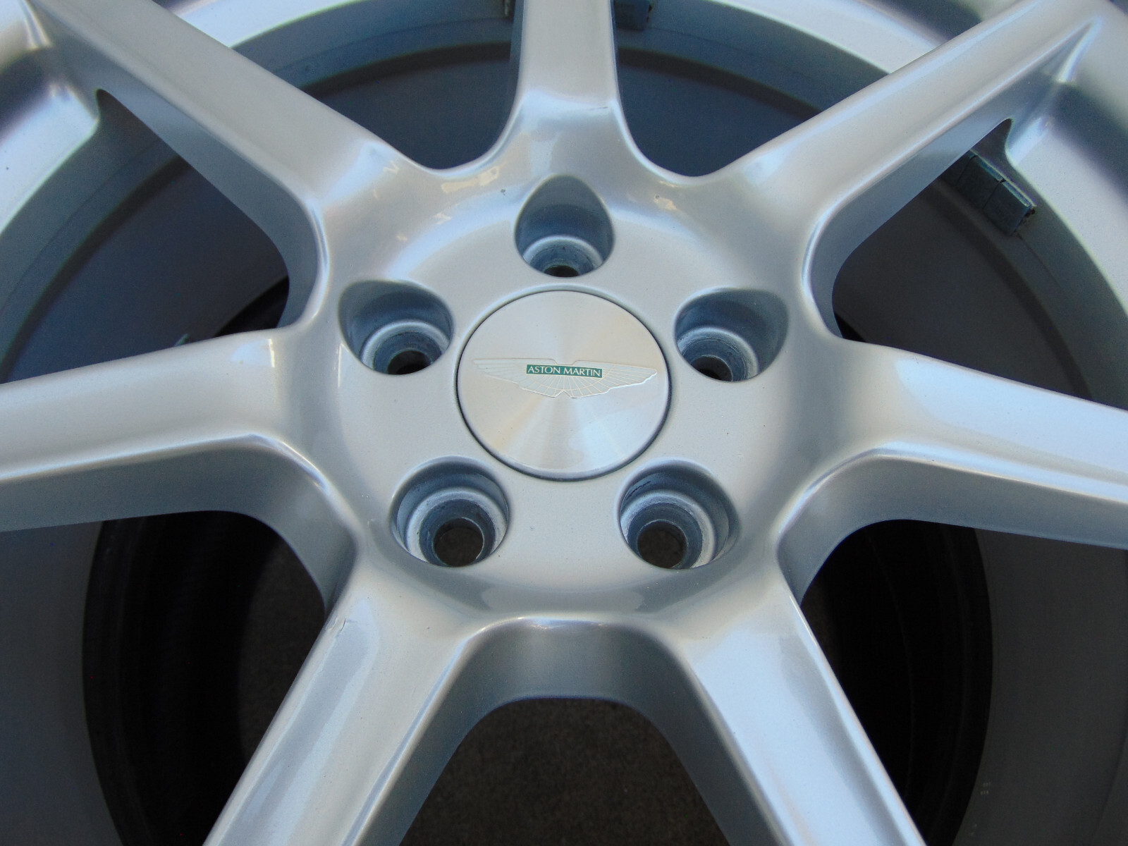 1 USED Silver OEM Aston Martin Vantage 19X8.5 Rim & TPMS 6G33-1007 FREE SHIPPING