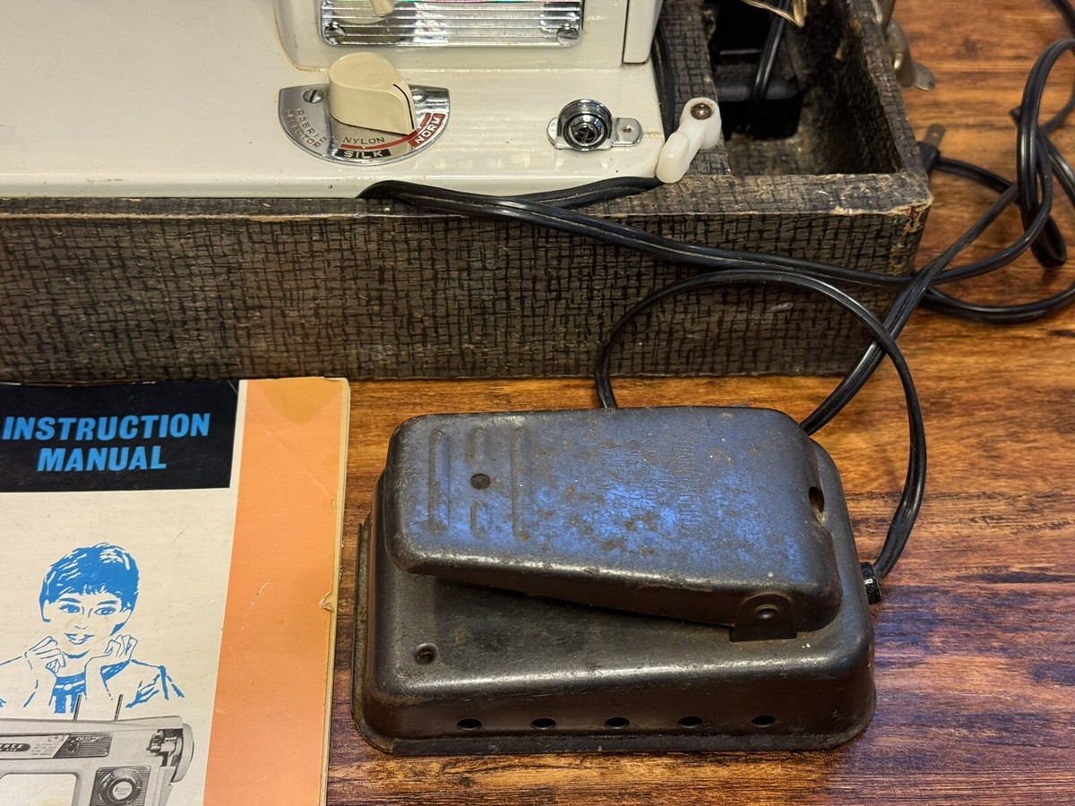 MORSE MODEL 4300 ZIG ZAG FOTOMATIC III VINTAGE Sewing Machine w