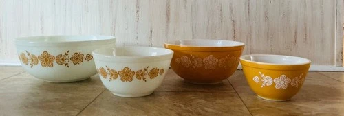 Pyrex Butterfly Mixing Bowls White & Gold 401, 402, 403, 404 Set of 4, Excellent