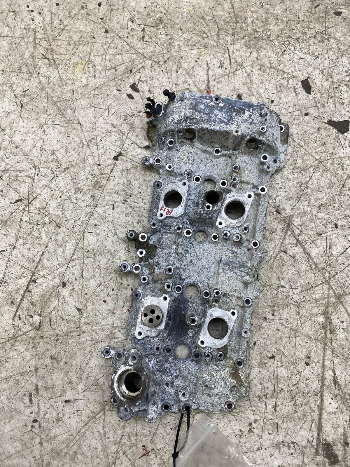 2020-2025 ASTON MARTIN DBX OEM 4.0L V8 RIGHT M177 ENGINE VALVE COVER 1770105904