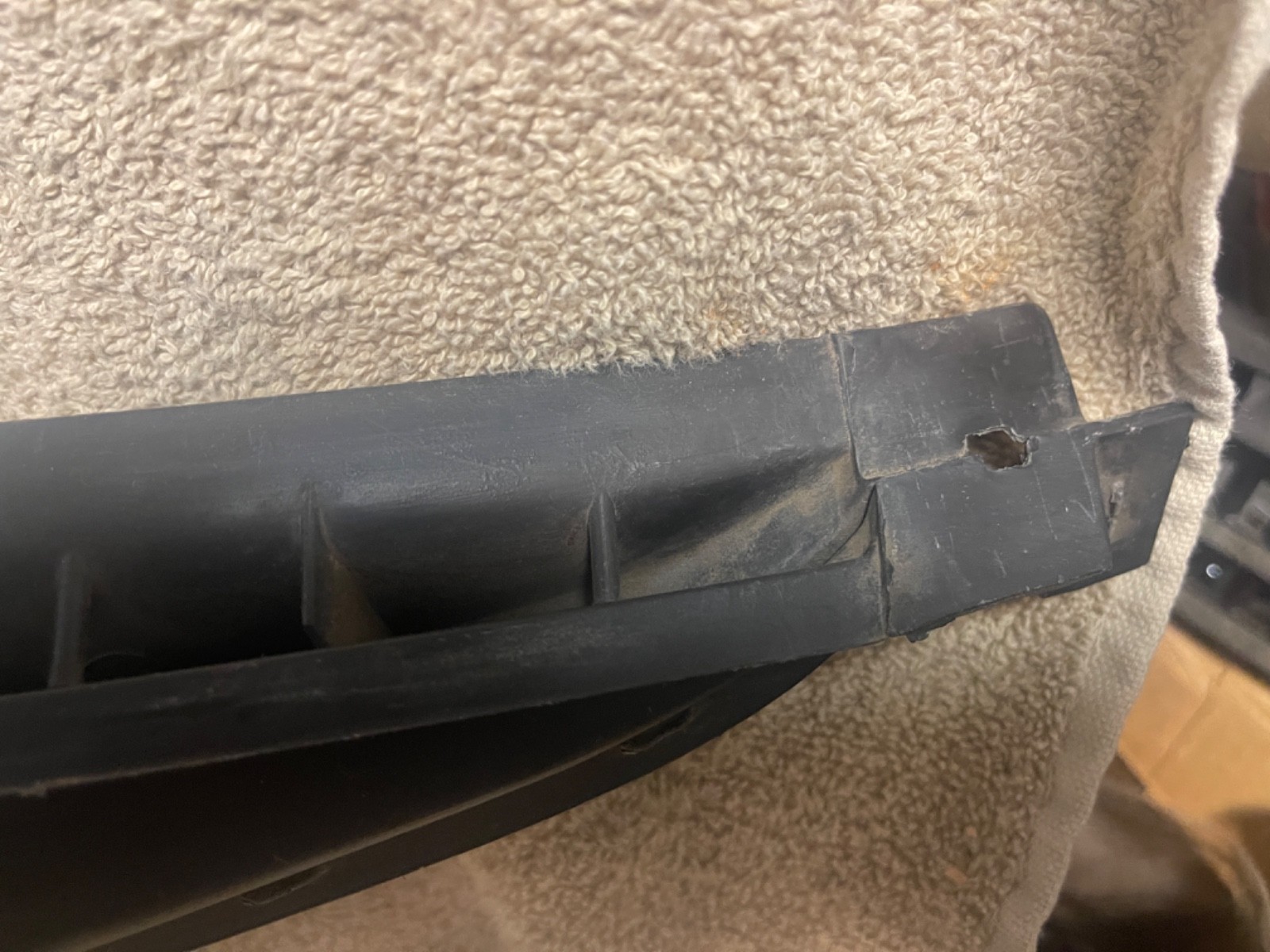 USED FORD D1ZA-18A565-AD 1971-73 MUSTANG COUGAR WINDSHIELD DEFROST DUCT w/ A/C