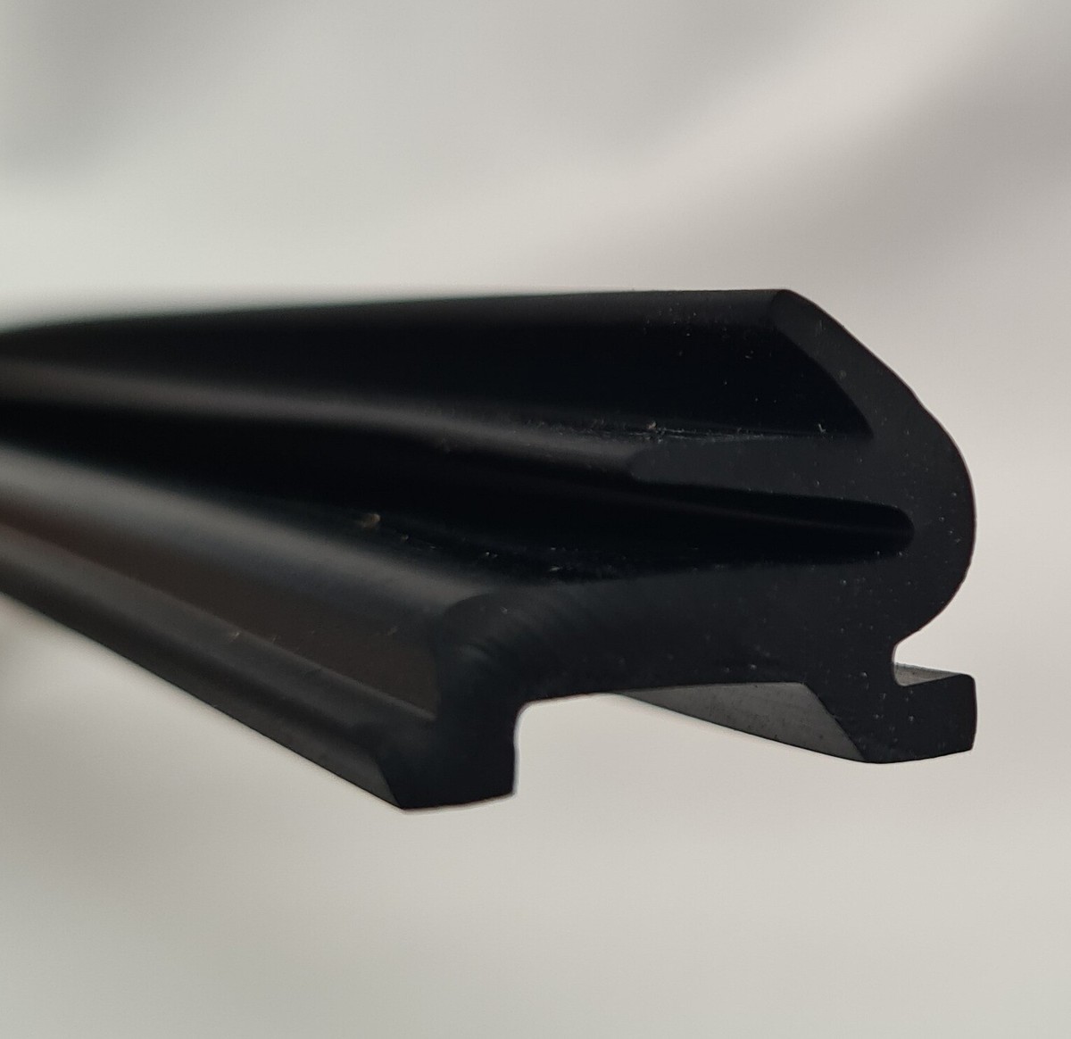 MAZDA RX2 CAPELLA 616 618 COUPE REAR ROOF SIDE GLASS SEAL RUBBER 2