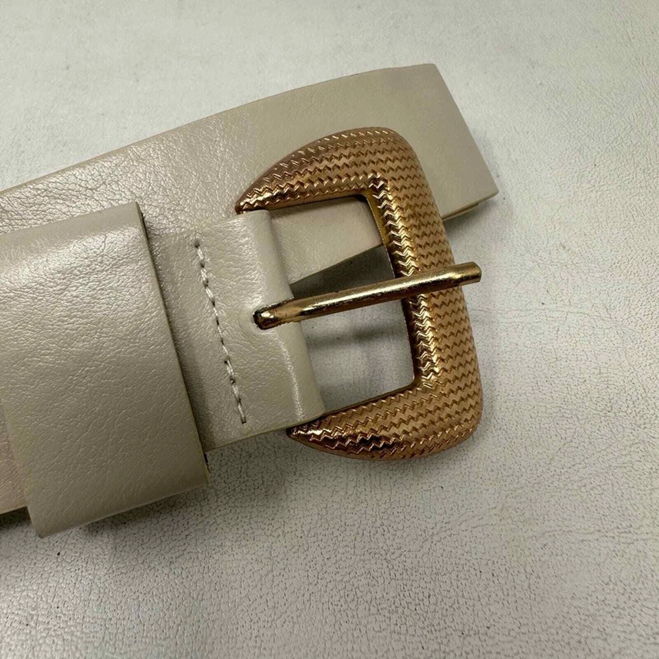 Cinto de couro sintético Le Lis Collection, feminino tamanho 26,5" - Bege/dourado - Imagem 3 de 4