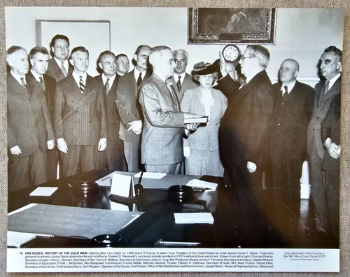 HARRY S. TRUMAN BEING SWORN IN AS PRESIDENT OF THE UNITED STATES 11x14 PHOTO