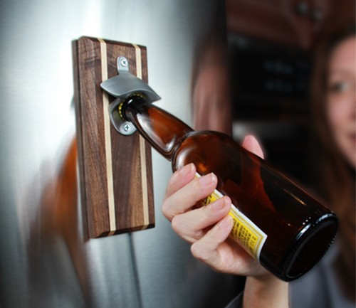 Bottle Opener Magnetic Cap Catcher - Handmade Walnut Wood w/Shiny Chrome - 第 3/4 張圖片