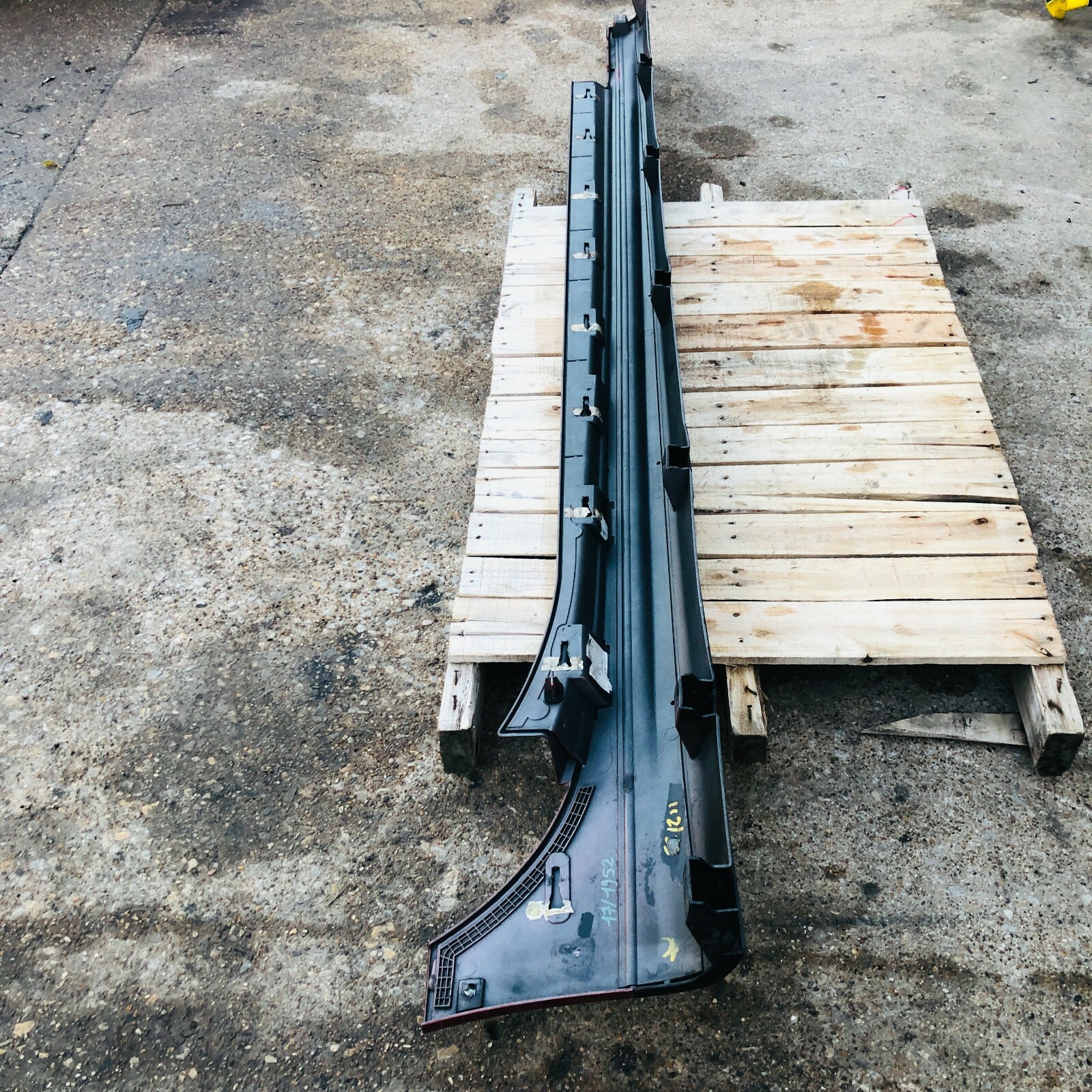 2014 - 2017 Maserati Ghibli Driver Left Rocker Panel Side Skirt OEM 670010789