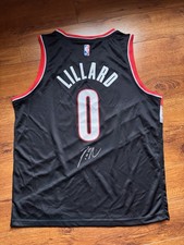 Damian Lillard Rookie Cards and Autograph Memorabilia Guide 39