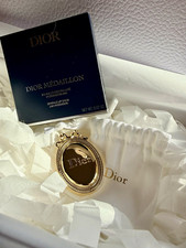 Dior M&eacute;daillon Lippenbalsam limitiert 2026 mit Staubbeutel und Handyaufkleber