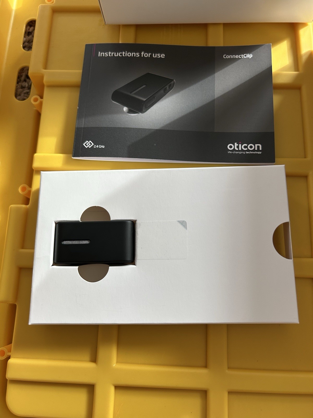 Oticon Connect Clip Bluetooth Streamer & Microphone. Very Lightly Used.