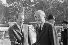 Architect Albert Speer with Group Captain Dudley Saward 1973 OLD PHOTO