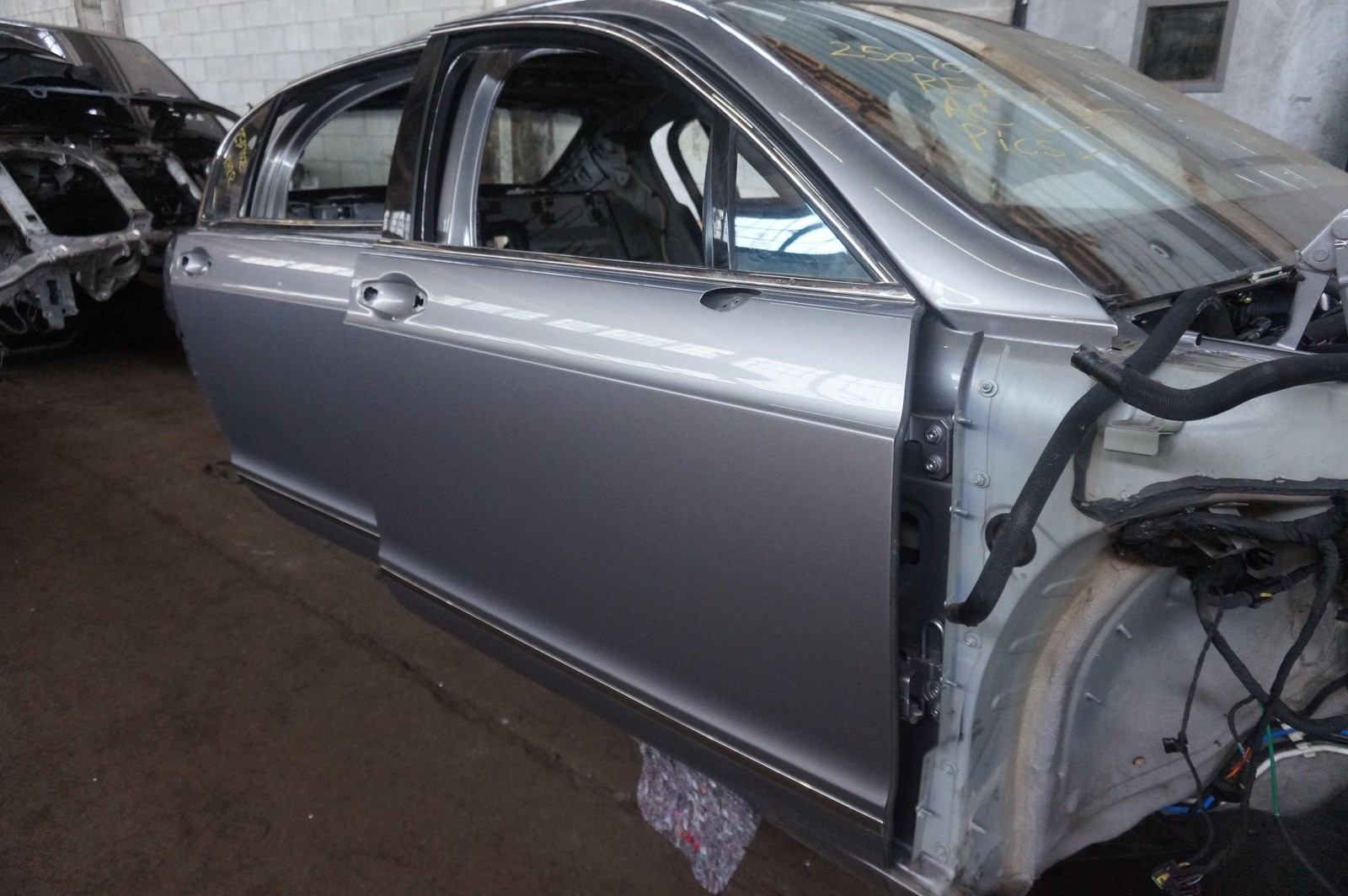Front Right Door Shell OEM 3W5831056 Bentley Continental Flying Spur 2006-12