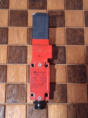 TELEMECANIQUE XCK-J...H7 PROXIMITY SWITCH HCKJH7