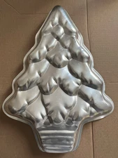 Christmas Tree Cake Pan Wilton 2105-425 Vintage 14.5" x 11" Aluminum Good Cond.