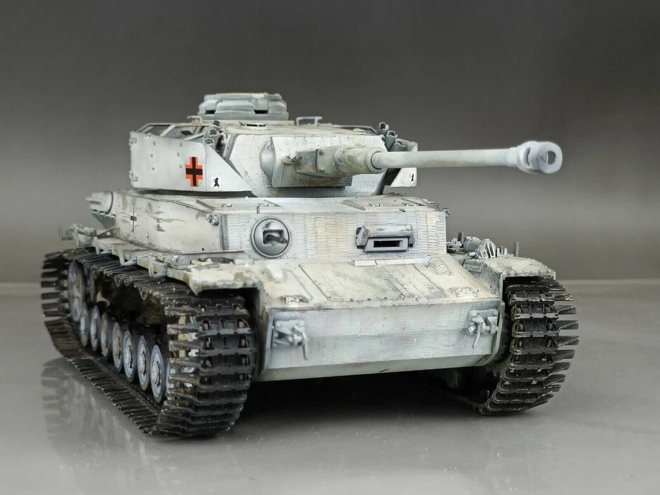 1/35 Built WWII German Panzer IV H w/Zimmerit Winter Metal Tracks Tank Model - Image 2 of 4