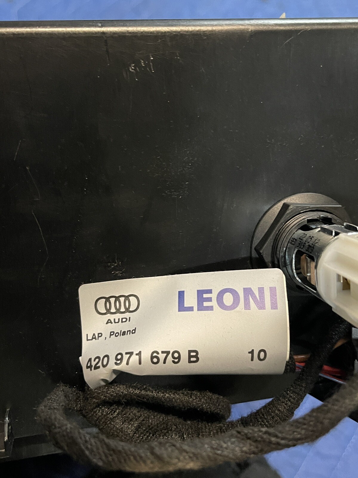 2012 AUDI R8 4.2L V8 GLOVE BOX DASH COMPARTMENT 423 857 096 OEM