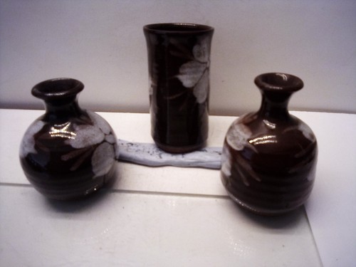 Tenby Pottery 3 Bud Vases Welsh Studio Pottery. Flower Design 7 cm - Picture 2 of 6