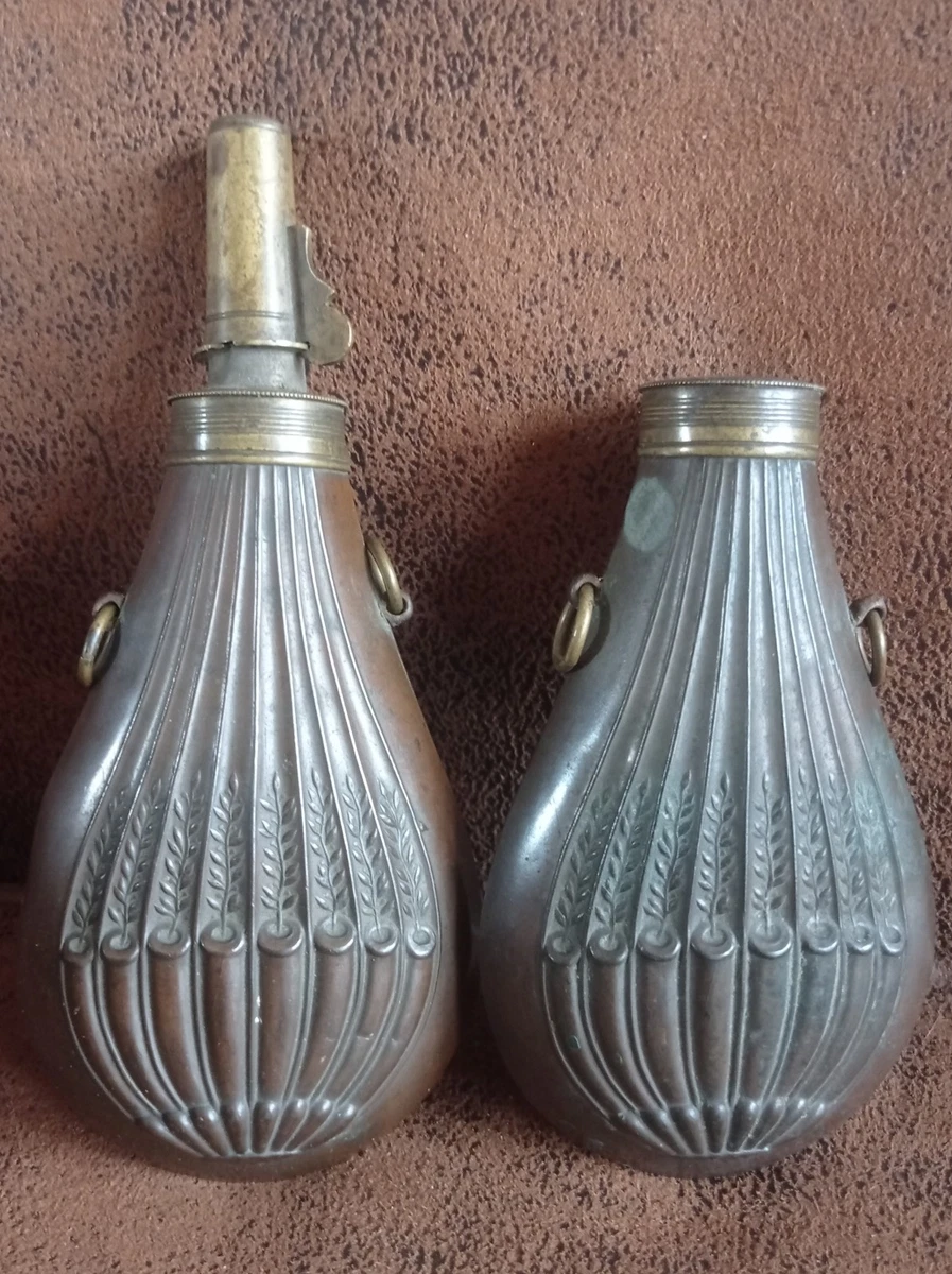 ANCIENNE POIRE A Poudre Pour Chasse Laiton Et Cuir EUR 16,00 - FR