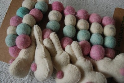 Ostern Frühling handgefertigt 100 % Filz Wolle Girlande Dekor Bommel Hase 6 Fuß 180 cm