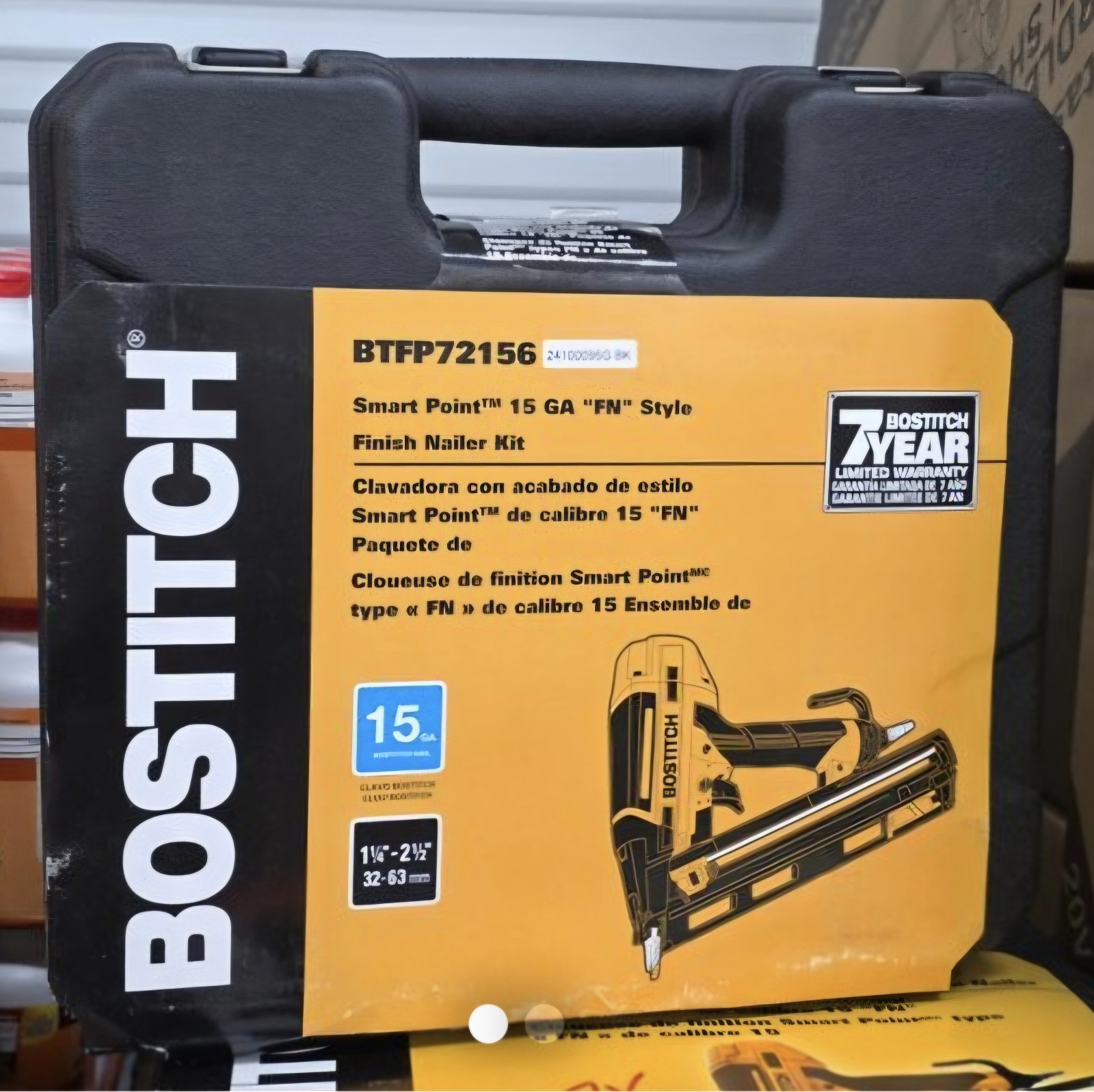 Bostitch BTFP72156 15GA Smart Point FN Finish Nailer Kit w/ 