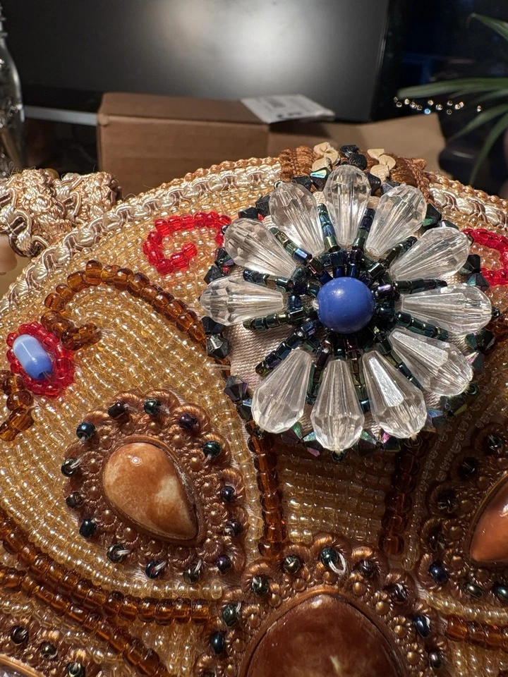 Bolso de Mano Vintage Único Decorado a Mano, Cabujón/Cuentas, Carcasa Dura, Cierre Floral Foto 4 de 4