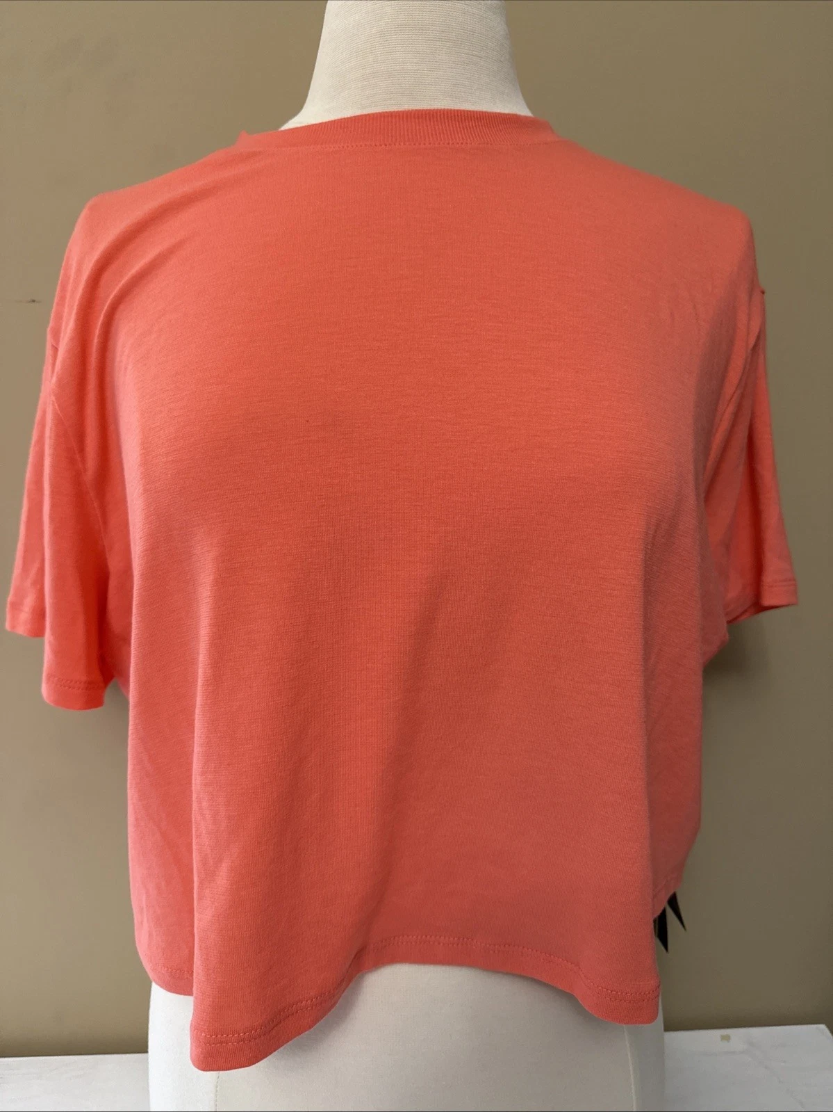 NIKE RELAXED SHORT SLEEVE WOMEN'S MEDIUM CORAL ACTVEWEAR NEW NWT
