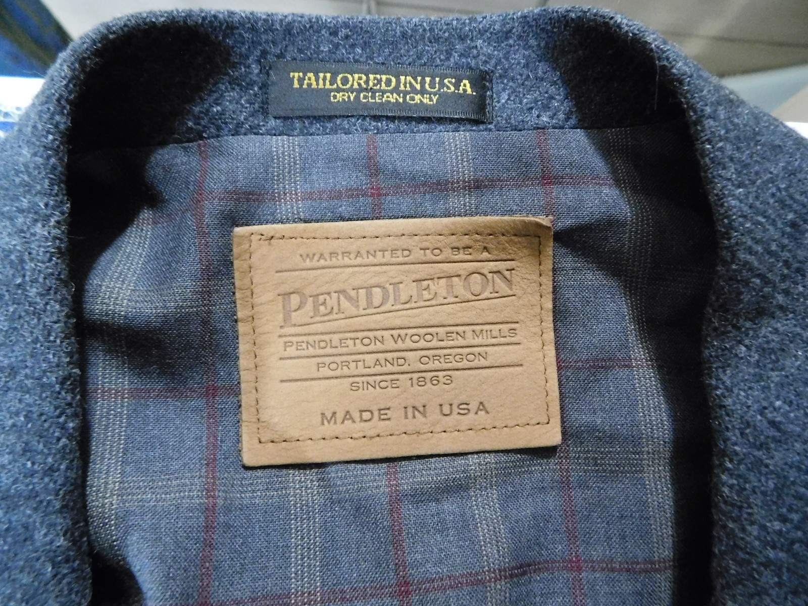 PENDLETON SIZE 46R GRAY 2 BUTTON WOOL SPORTCOAT - image 3
