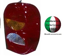 FANALE GRUPPO OTTICO POSTERIORE DX S/PORTALAM 3 FORI PER CHEROKEE LIBERTY 2001>