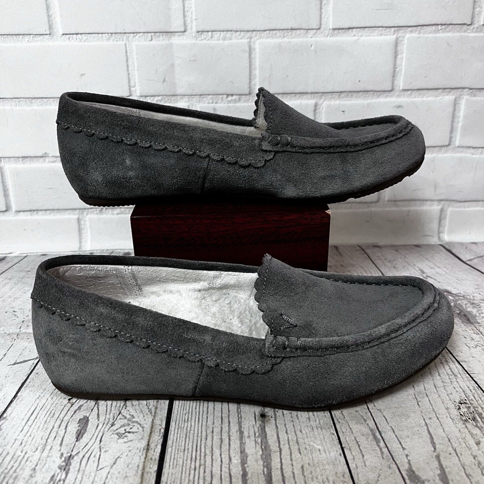 Vionic McKenzie Grey Suede Shearling Slippers Coz… - image 11