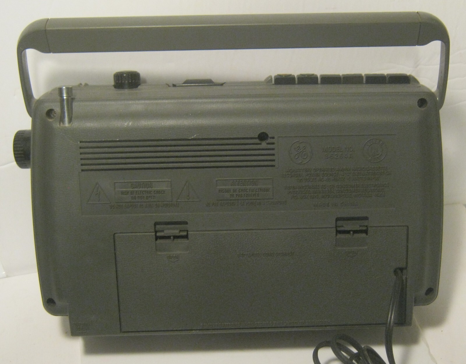 GE AM/FM Radio/Cassette PORTABLE Model #3-5264A Excellent Working w ...