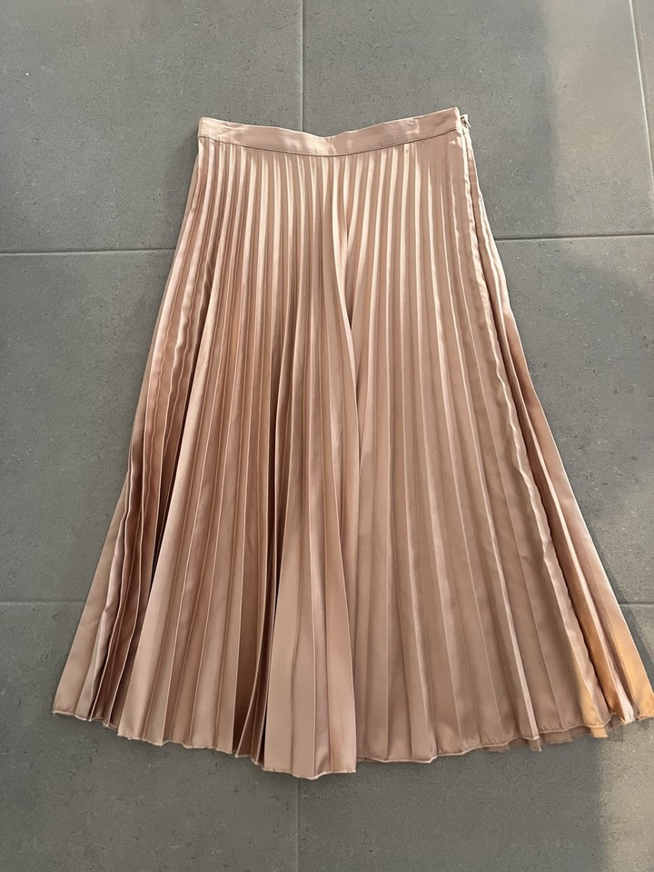 MNG Suit size M 10 satin pleated midi skirt formal corporate 