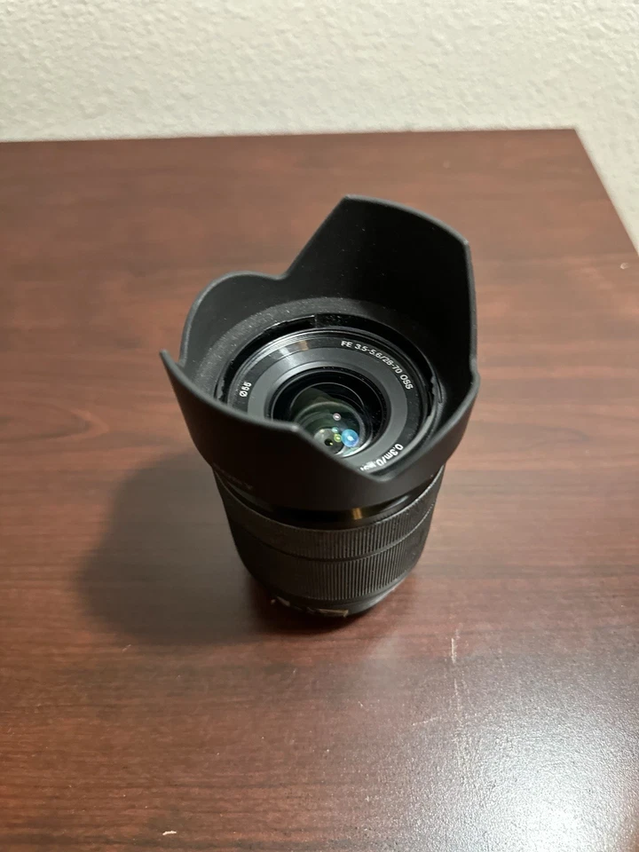 Lente Sony FE 28-70 mm f3,5-5,6 OSS para montura Sony E marco completo con capucha original Foto 4 de 4