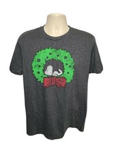 2015 Peanuts Snoopy Sleeping Inside Christmas Wreath Adult Large Gray TShirt