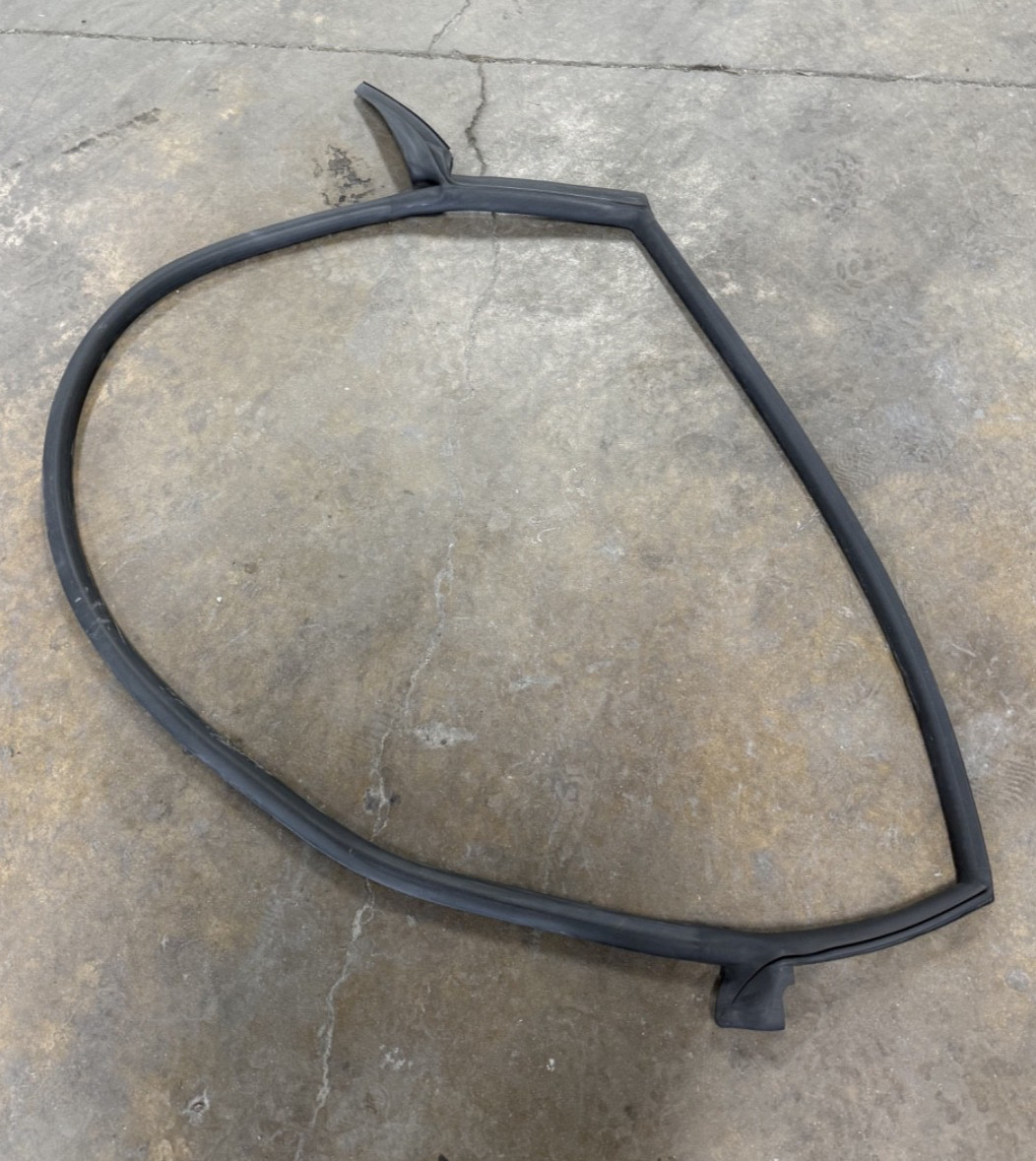 LAMBORGHINI HURACAN DRIVER Right SIDE DOOR RUBBER SEAL GASKET  4T8831708B