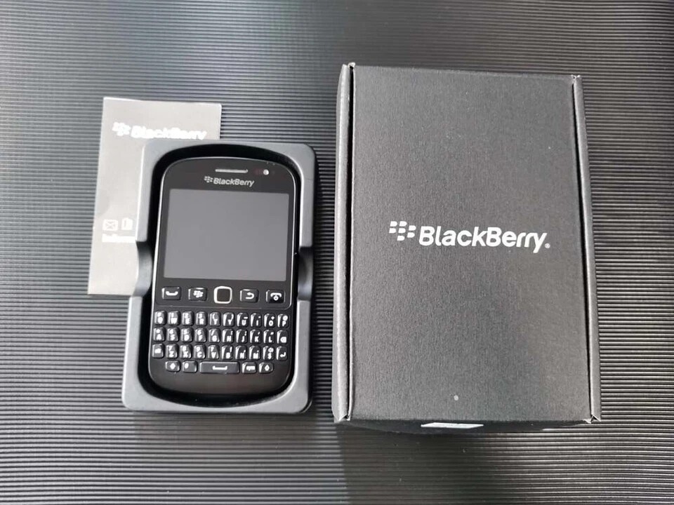 BlackBerry 9720 Unlocked Cellphone 3G WIFI 5MP Camera FM Radio GPS