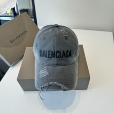 New Balenciaga sun cap, unisex.