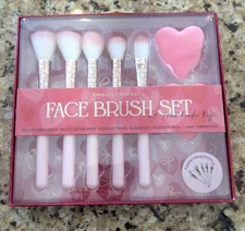 Beauty Concepts Face Brush Set with Heart Powder Puffs 7 items