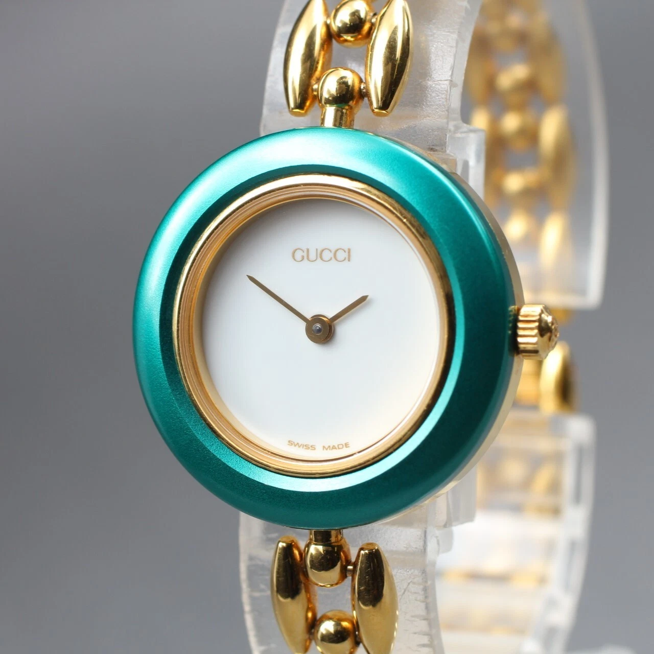 ▶[NEUF] Montre vintage GUCCI lunette à changement 11/12,2 métal doré chaîne verte Qz T925