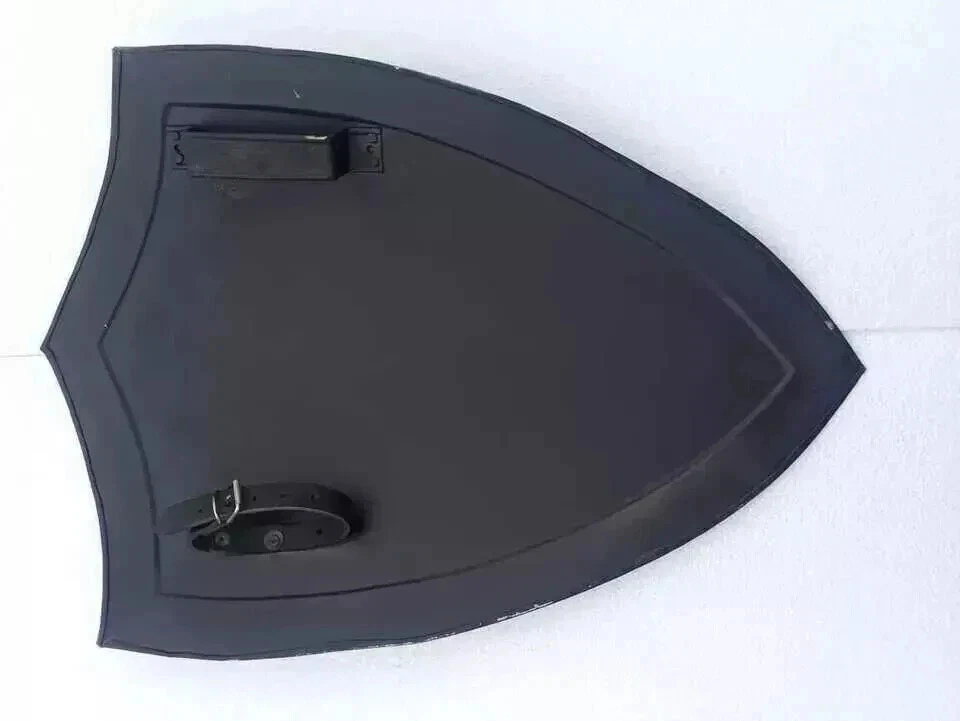 中世纪骑士加热器盾 - 黑色功能战斗准备复制品 — 第 3/4 张图片