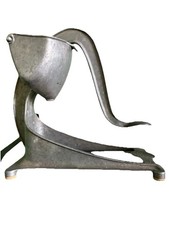 1940s vintage WEAR-EVER Aluminum Citrus Press Juicer Extractor Strainer USA