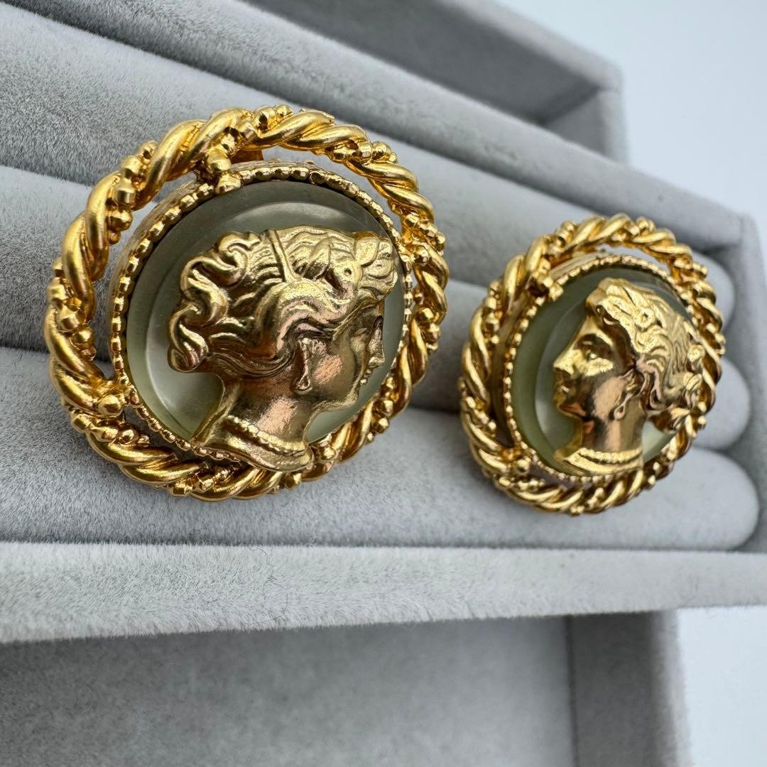 Yves Saint Laurent YSL YSL Cameo Gold tone Circle Earrings Stud Vintage thumbnail 3