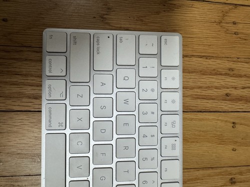 Clavier sans fil Apple Magic Keyboard Bluetooth A1644 blanc TESTÉ FONCTIONNE - Photo 2/16
