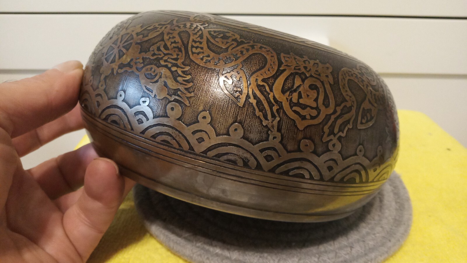 SINGING BOWL 6.4"- 7.4"(160-185 mm.) Note F# G- 393 Hz, C# - 1113 Hz. 1198 gr.